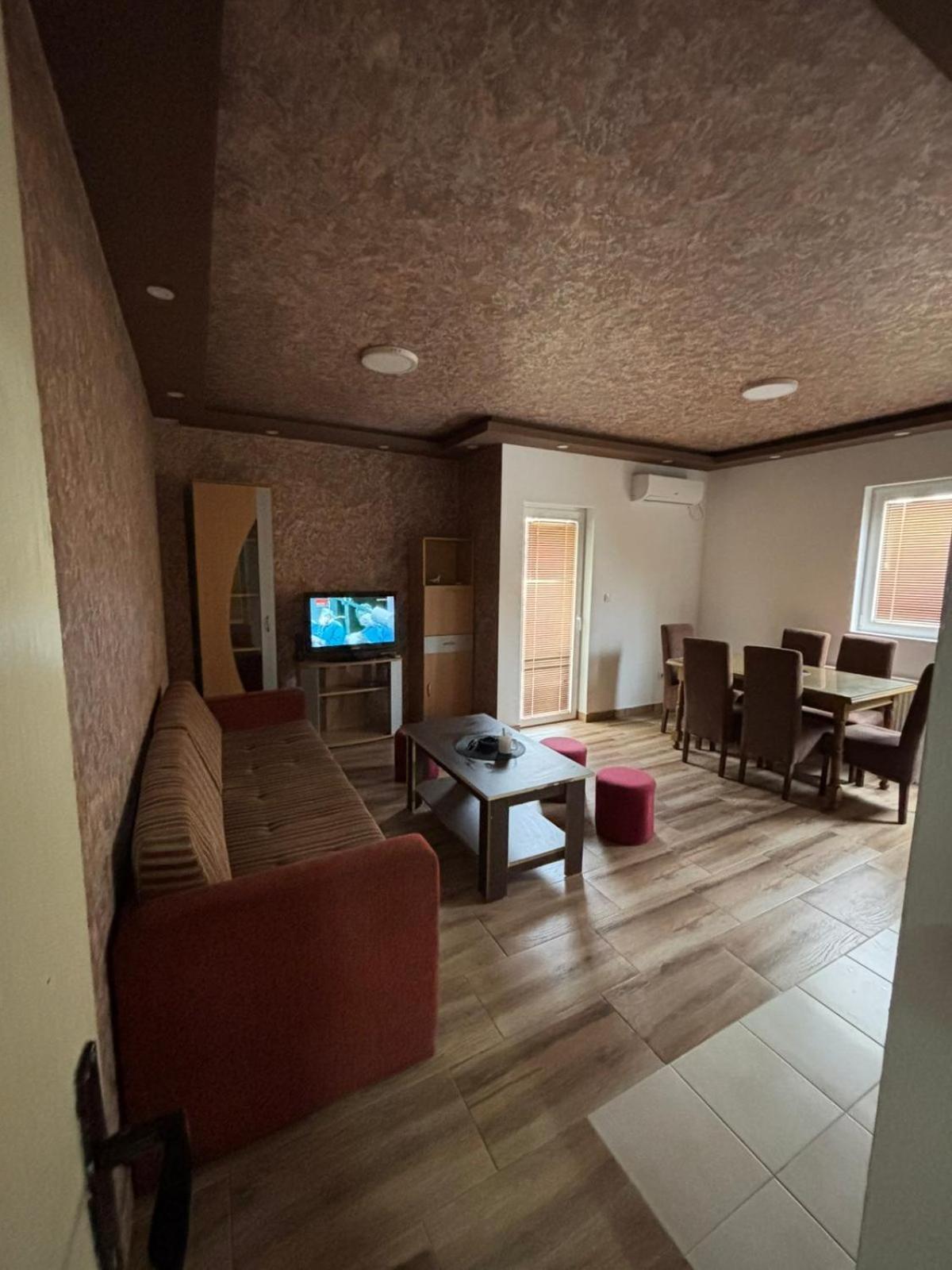 Dp Lux Apartman Obrenovac 外观 照片
